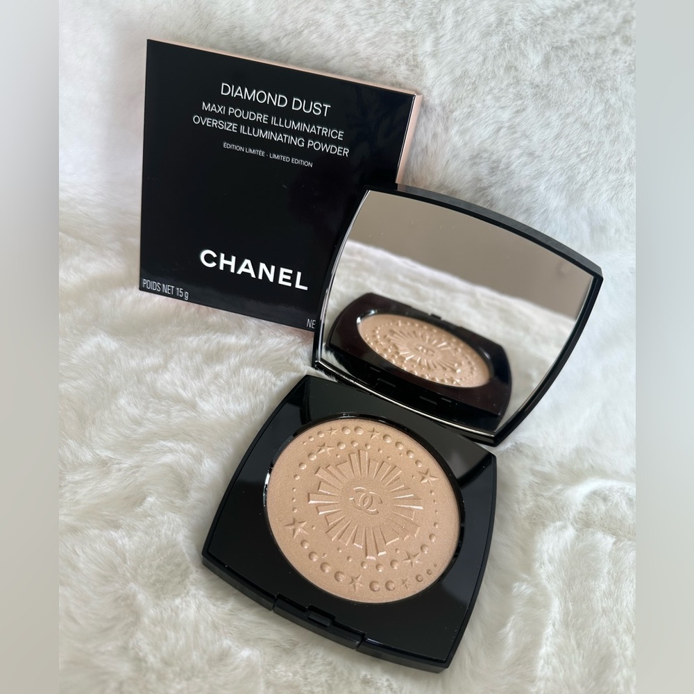 CHANEL Diamond Dust Illuminating Powder